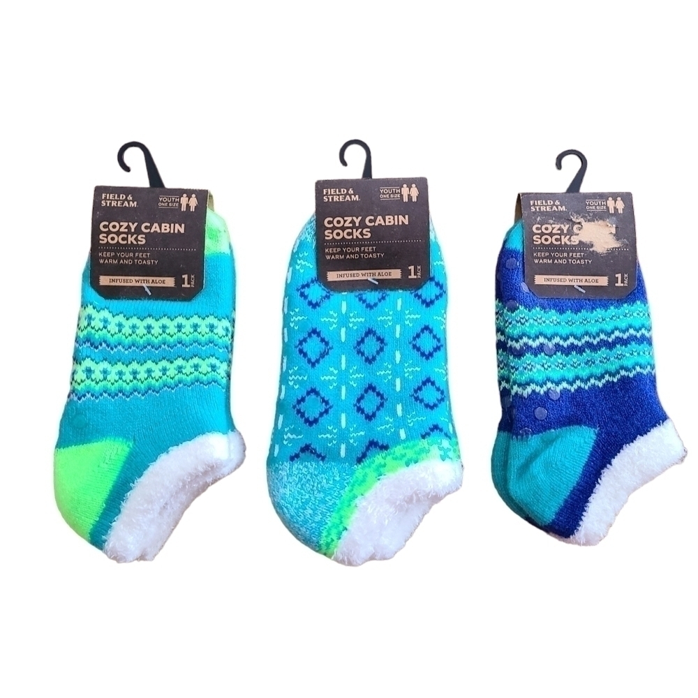 3 Pairs of Field and Stream Aloe Infused Cozy Cabin Socks, Youth Size 10- 4